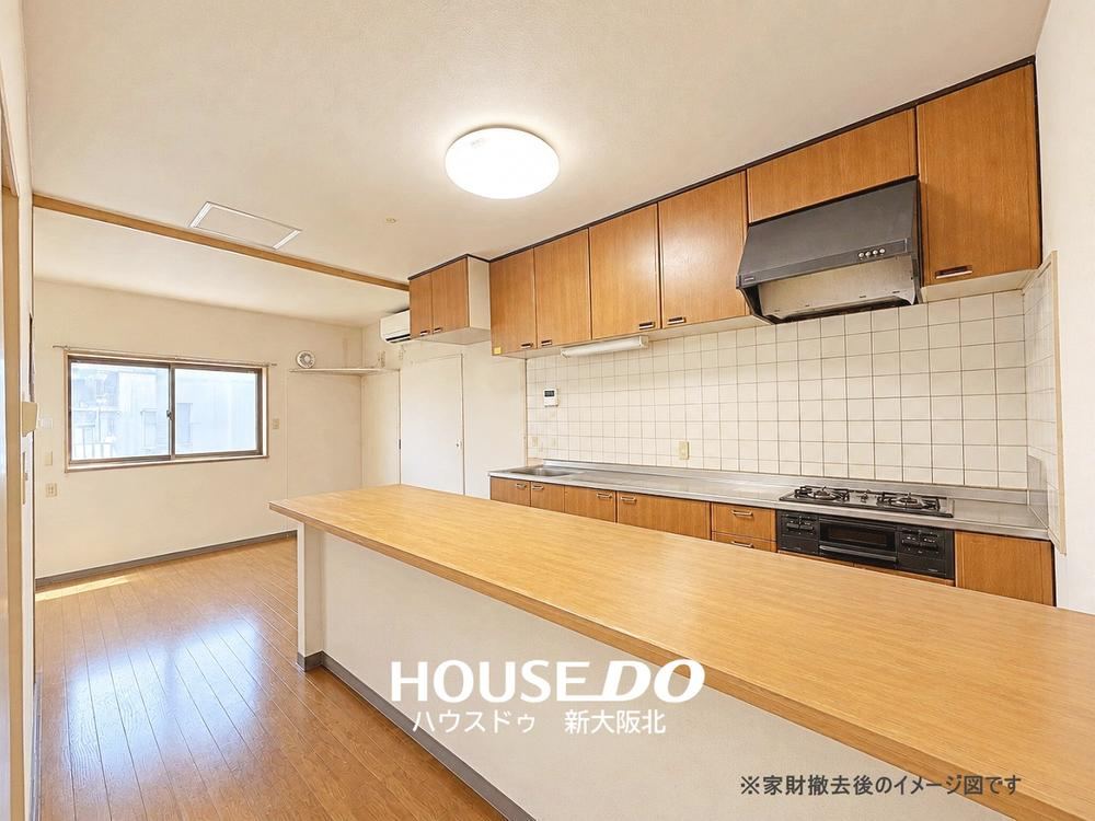 5LDK house in Toyonaka, Osaka - Photo 1