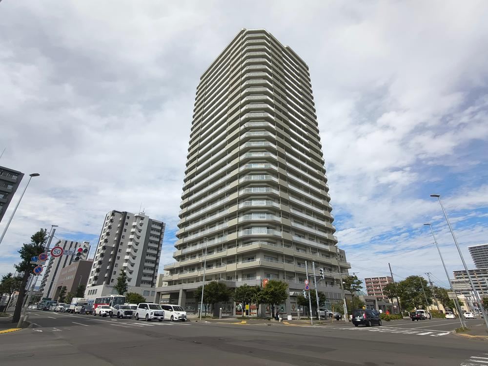 2LDK apartment in Chuo Ward, Sapporo, Hokkaido - Photo 1