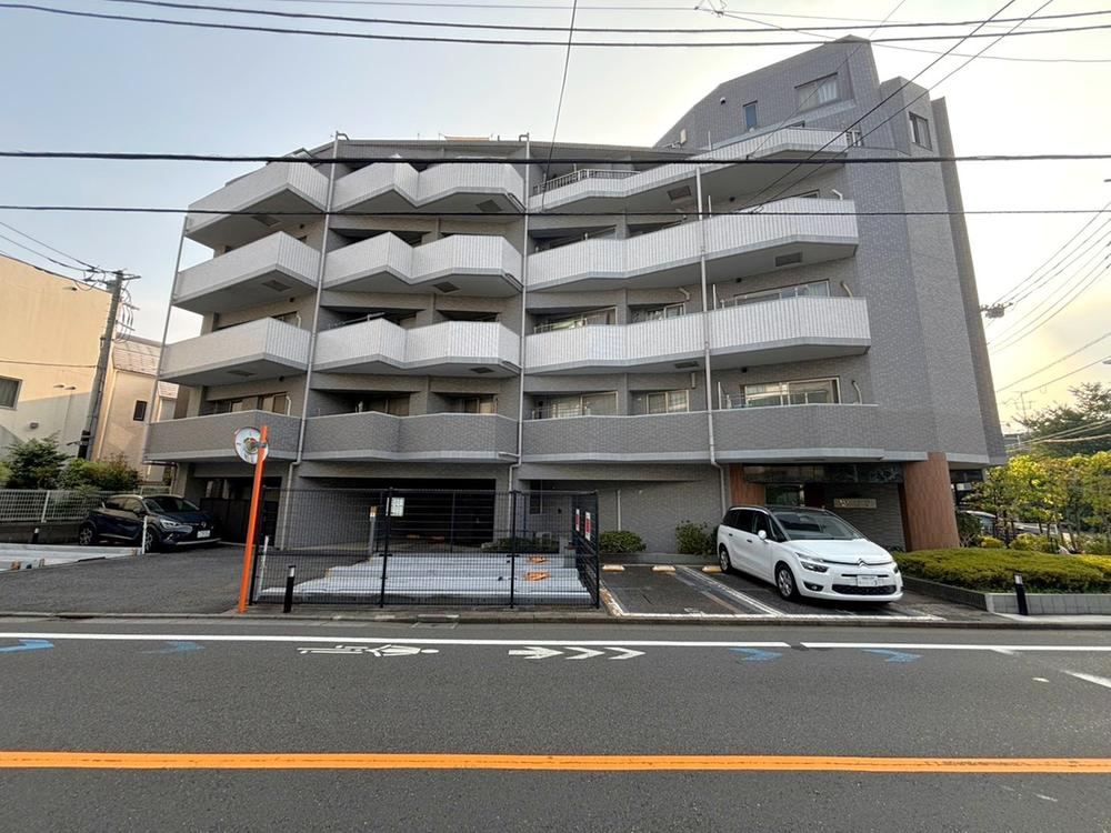 2LDK apartment in Setagaya Ward, Tokyo - Photo 1