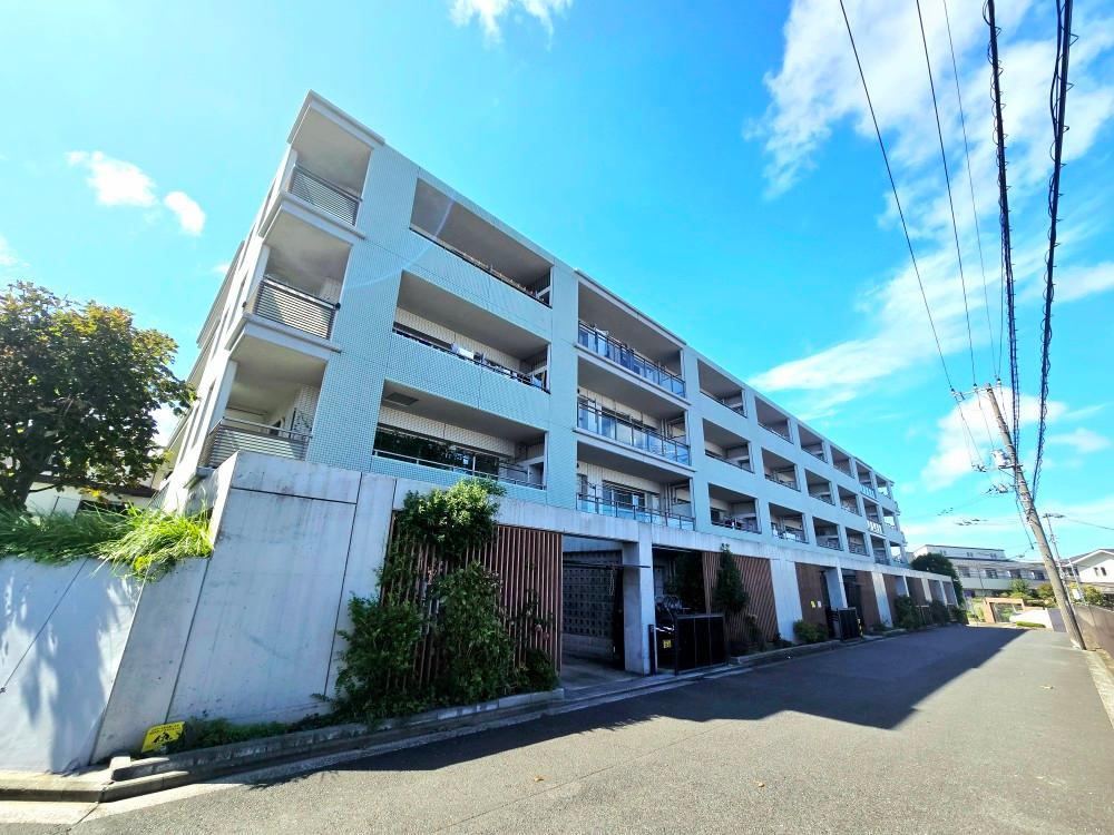 3LDK apartment in Isogo Ward, Yokohama, Kanagawa - Photo 1
