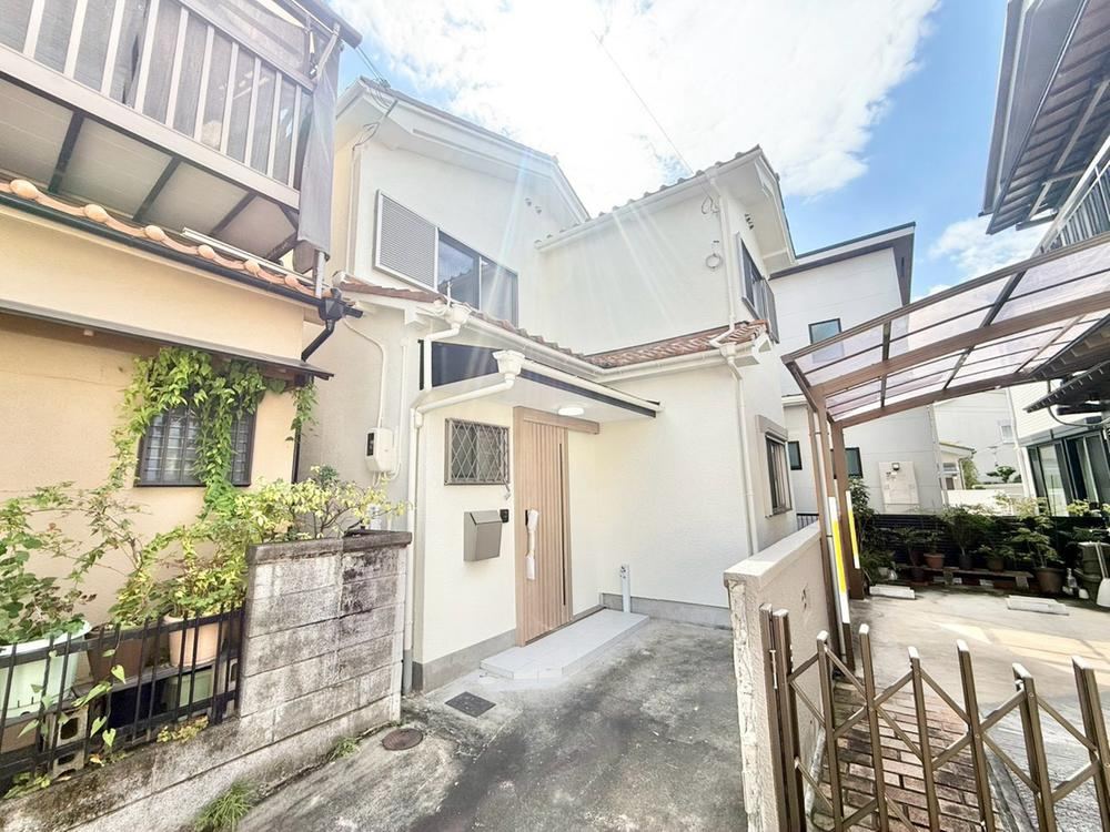 4LDK house in Hirakata, Osaka - Photo 1