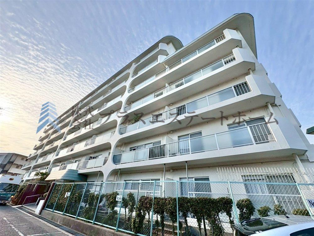 3LDK apartment in Tarumi Ward, Kobe, Hyogo - Photo 1