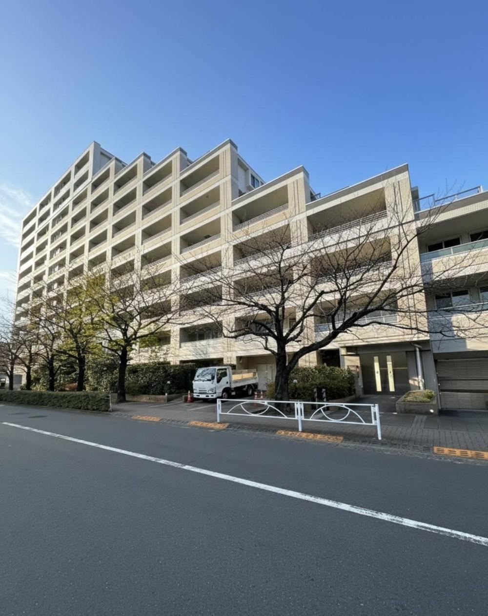 2LDK apartment in Meguro Ward, Tokyo - Photo 1