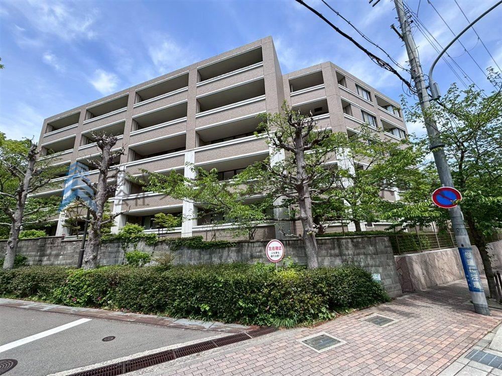 3LDK apartment in Suma Ward, Kobe, Hyogo - Photo 1