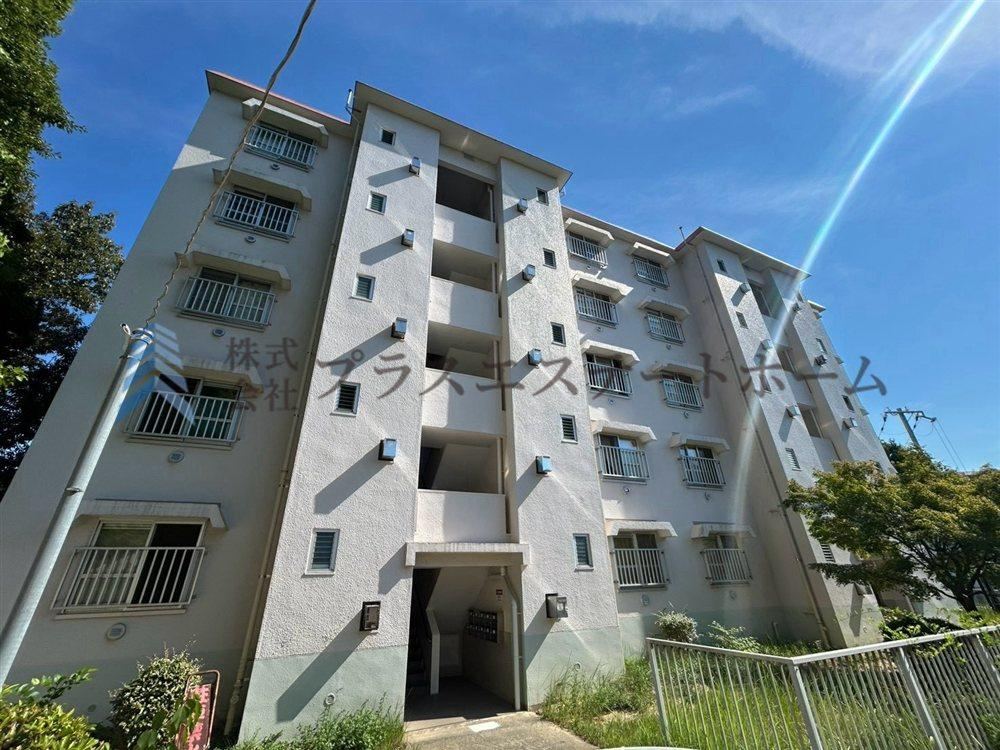 3DK apartment in Tarumi Ward, Kobe, Hyogo - Photo 1