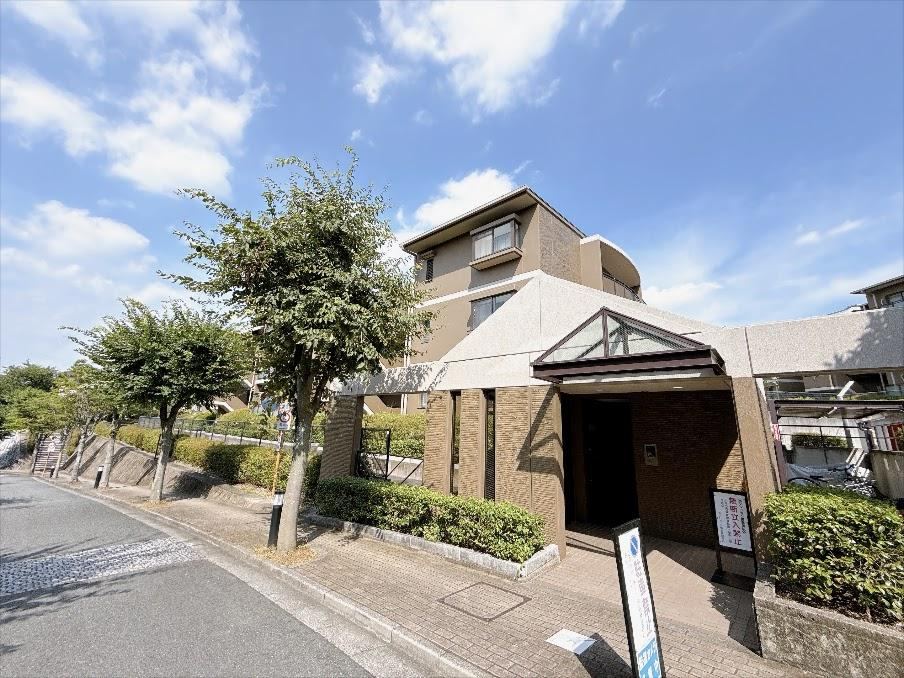 3LDK apartment in Ikoma, Nara - Photo 1