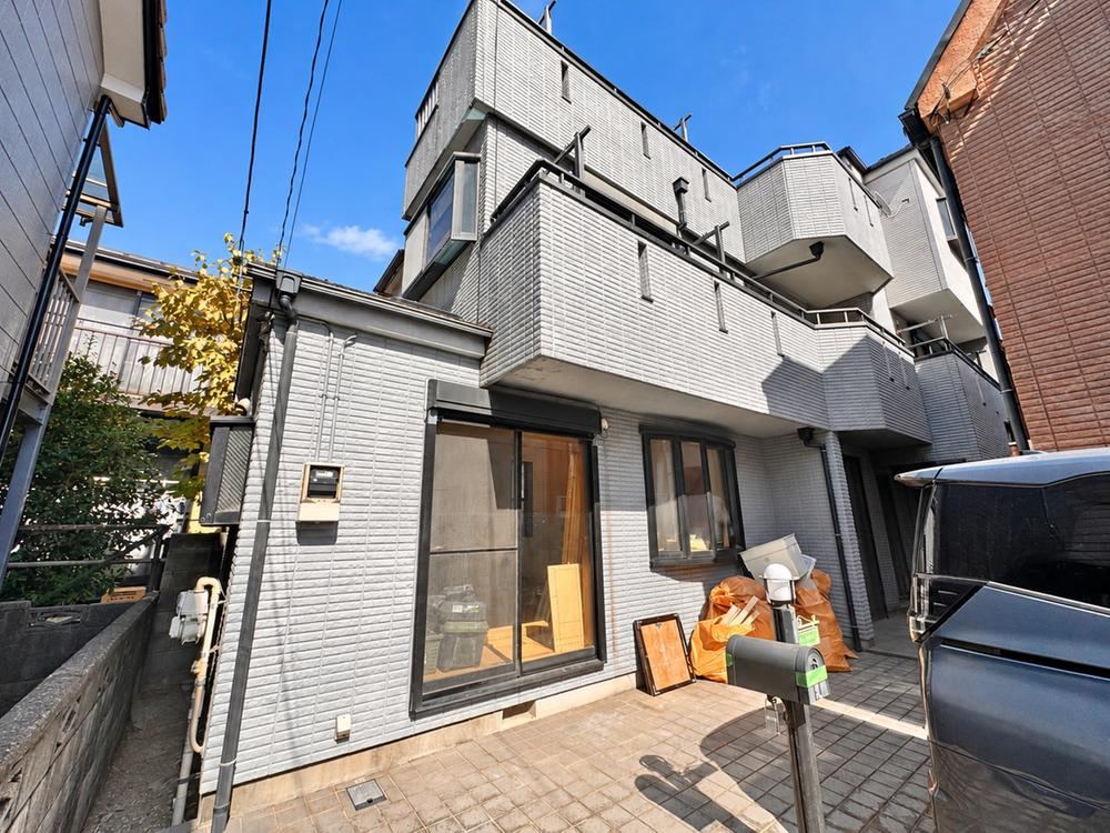 4LDK house in Adachi Ward, Tokyo - Photo 1