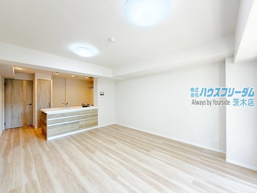4LDK apartment in Suita, Osaka - Photo 1