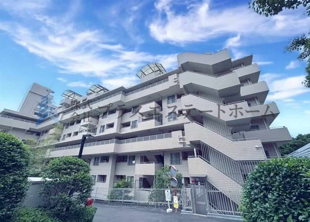 3LDK apartment in Chuo Ward, Kobe, Hyogo - Photo 1