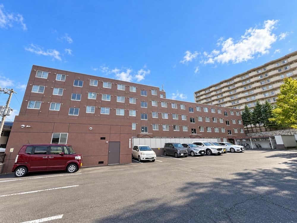 3LDK apartment in Minami Ward, Sapporo, Hokkaido - Photo 1