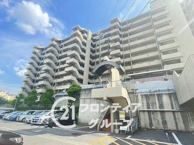 4LDK apartment in Hirakata, Osaka - Photo 1