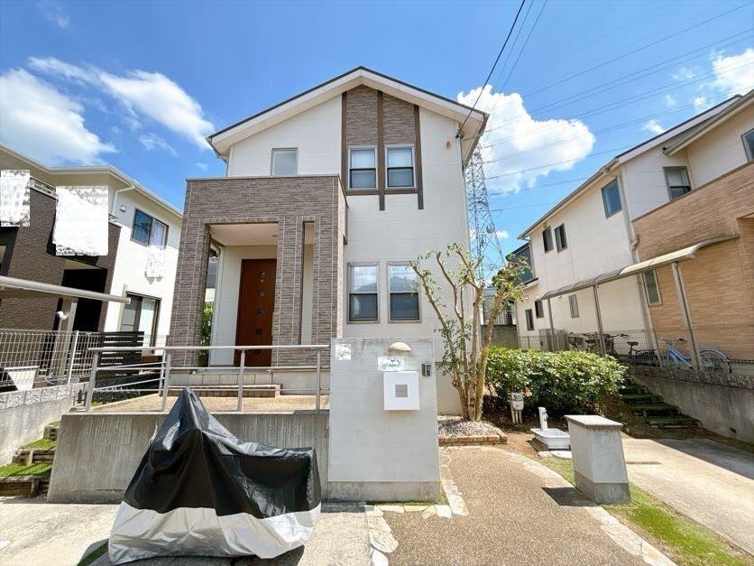 4LDK house in Ikoma, Nara - Photo 1