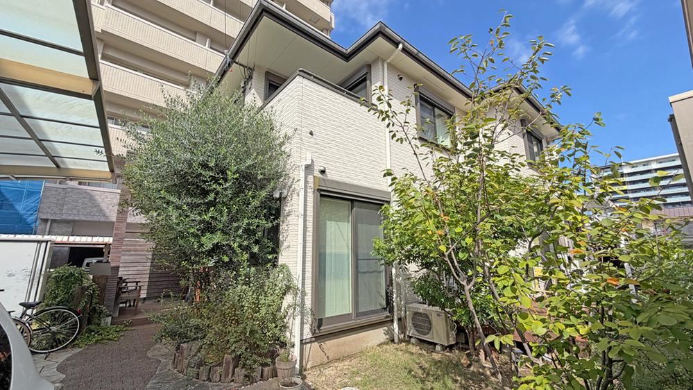 4LDK house in Matsuyama, Ehime - Photo 1