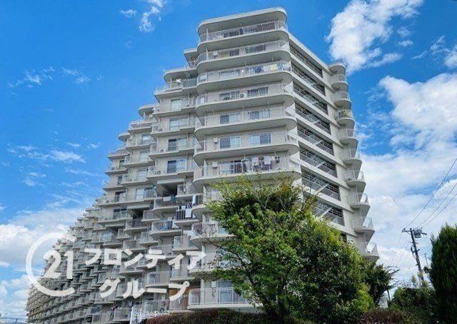 2LDK+S apartment in Higashiyodogawa Ward, Osaka - Photo 1