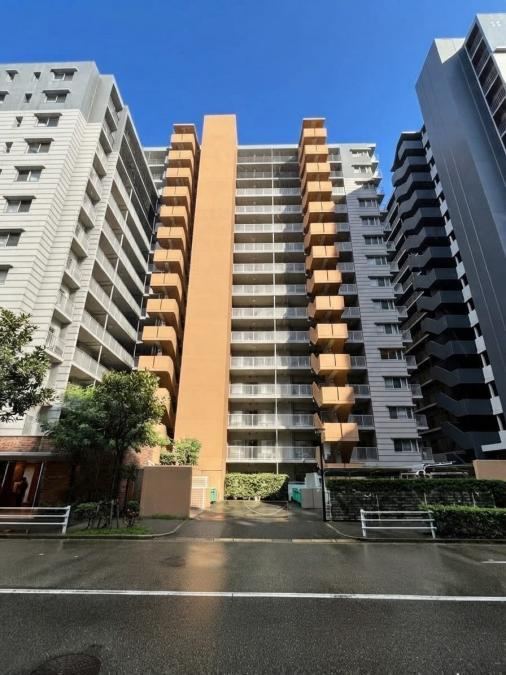 2LDK apartment in Chuo Ward, Kobe, Hyogo - Photo 1