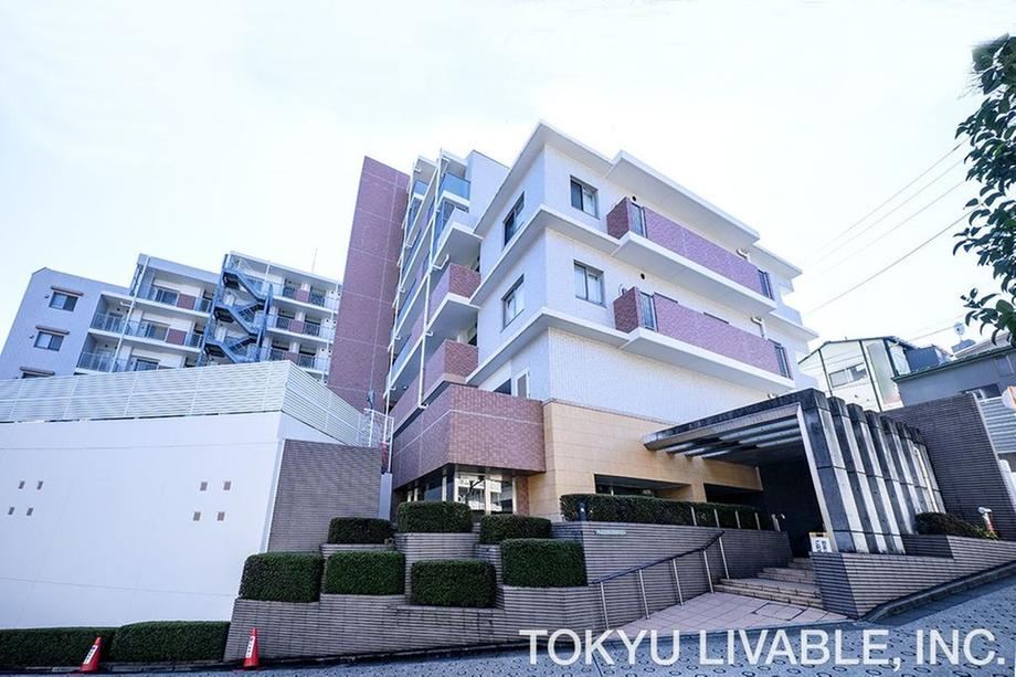 3LDK apartment in Konan Ward, Yokohama, Kanagawa - Photo 1
