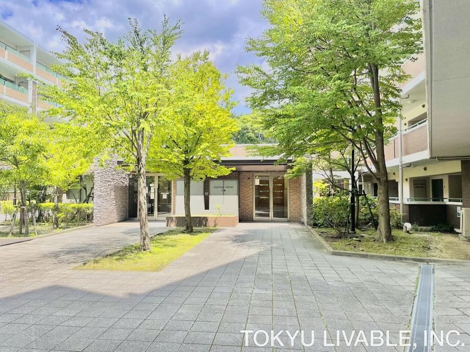 3LDK apartment in Higashinada Ward, Kobe, Hyogo - Photo 1