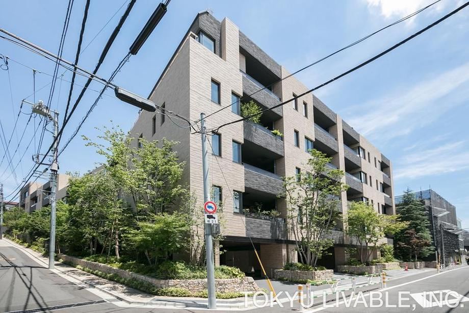 3LDK apartment in Shibuya Ward, Tokyo - Photo 1
