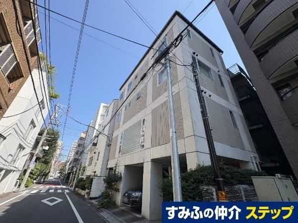 2LDK+S apartment in Shibuya Ward, Tokyo - Photo 1