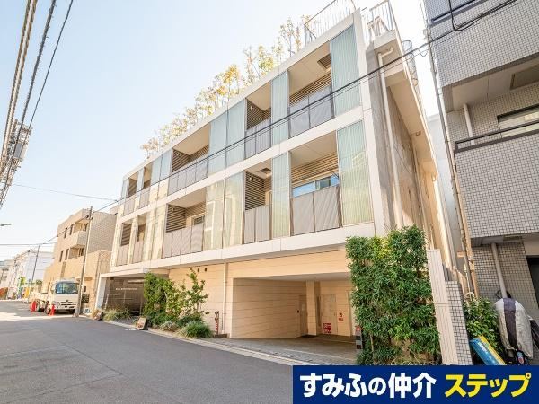 studio apartment in Minato Ward, Tokyo - Photo 1