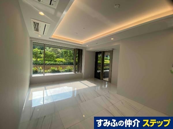 3LDK apartment in Minato Ward, Tokyo - Photo 1