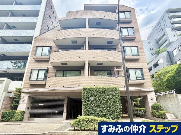 2LDK+S apartment in Minato Ward, Tokyo - Photo 1