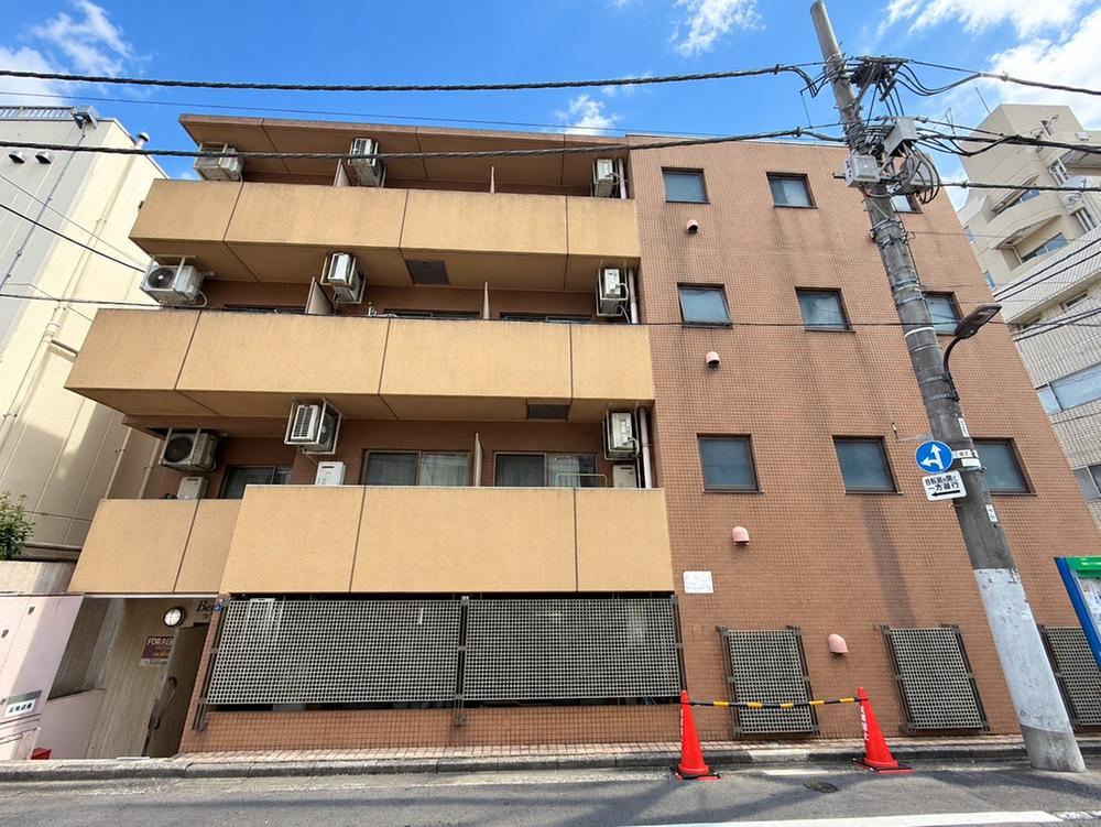 1K+S apartment in Minato Ward, Tokyo - Photo 1