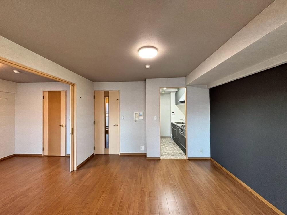 2LDK apartment in Higashiosaka, Osaka - Photo 1