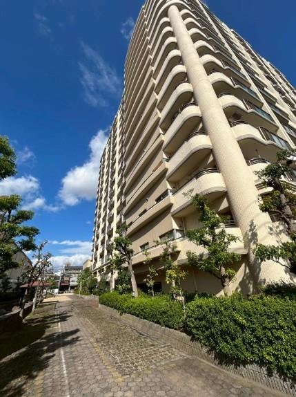 2LDK apartment in Tsurumi Ward, Osaka - Photo 1