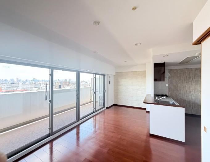 3LDK apartment in Tsurumi Ward, Osaka - Photo 1
