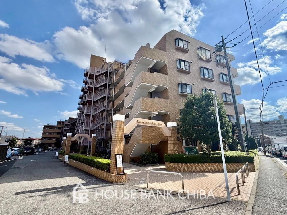 2LDK apartment in Yachiyo, Chiba - Photo 1