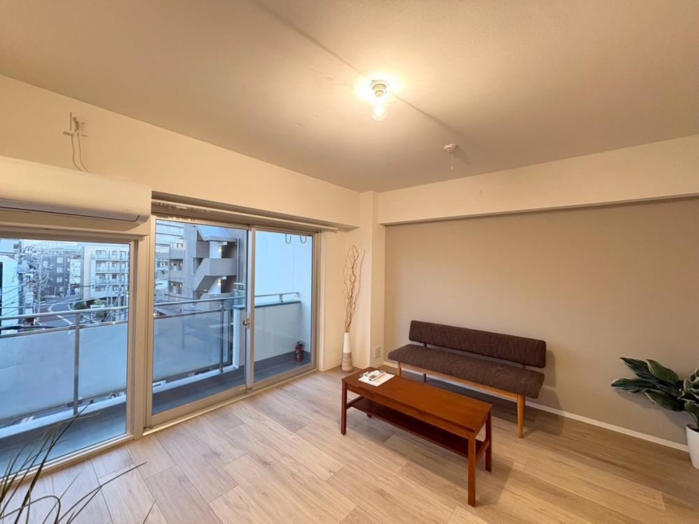 1LDK apartment in Meguro Ward, Tokyo - Photo 1