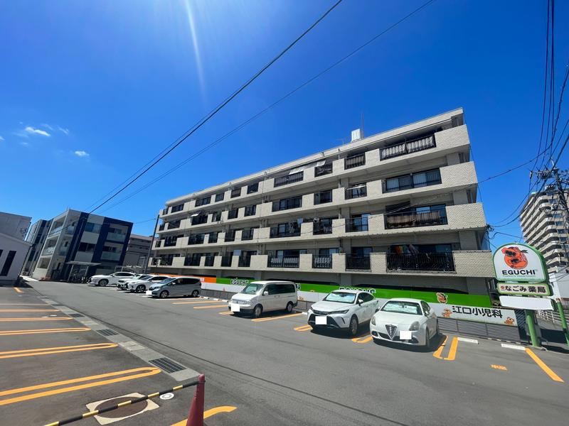2LDK+S apartment in Kita Ward, Okayama - Photo 1