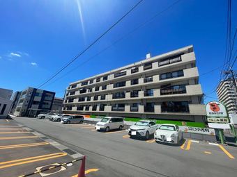 2LDK+S apartment in Kita Ward