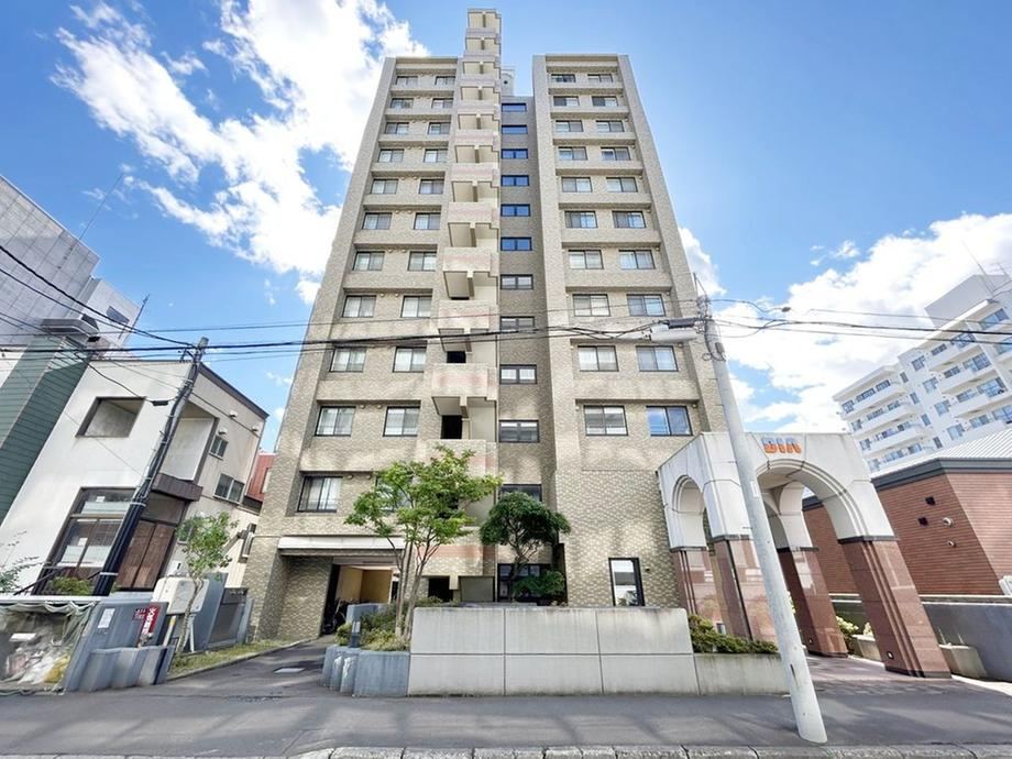 3LDK apartment in Chuo Ward, Sapporo, Hokkaido - Photo 1