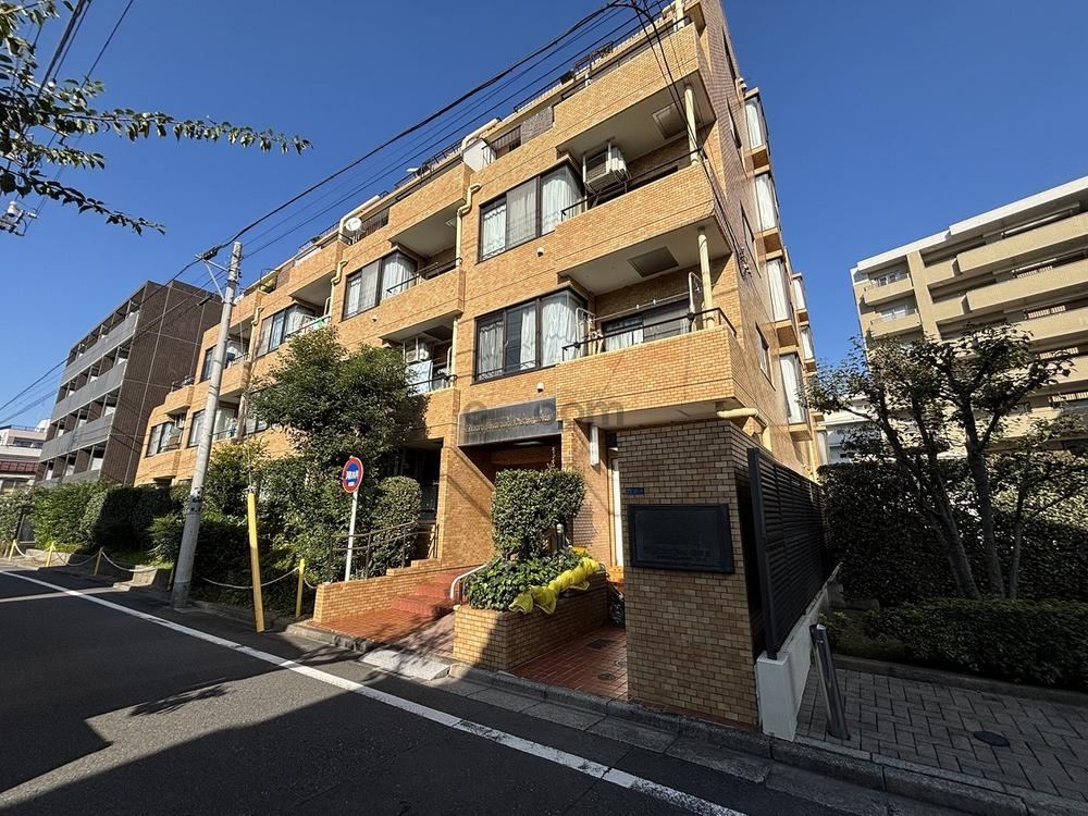 2LDK apartment in Kita Ward, Tokyo - Photo 1