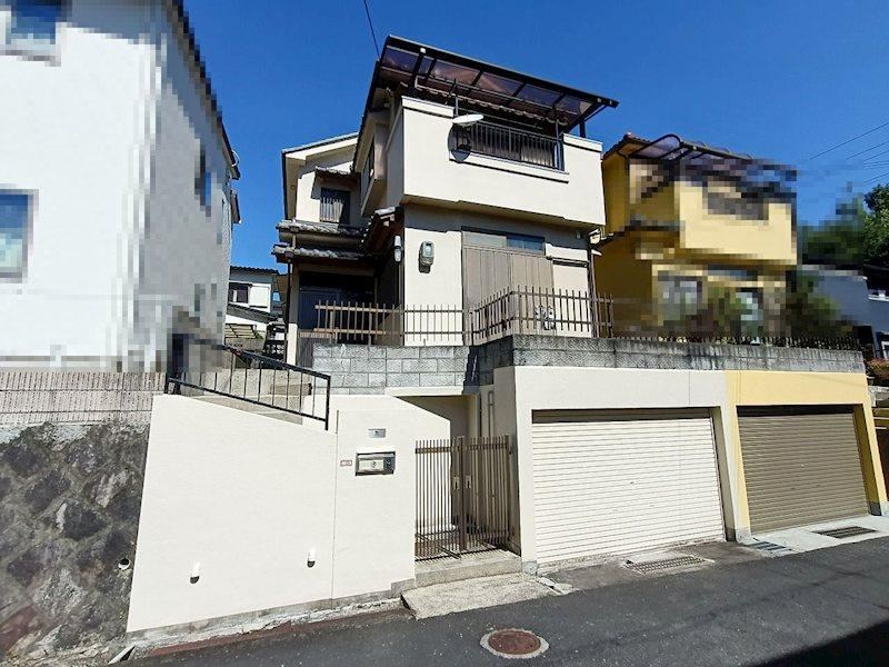 4LDK house in Takatsuki, Osaka - Photo 1