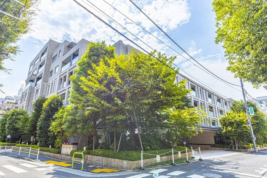 3LDK apartment in Minato Ward, Tokyo - Photo 1