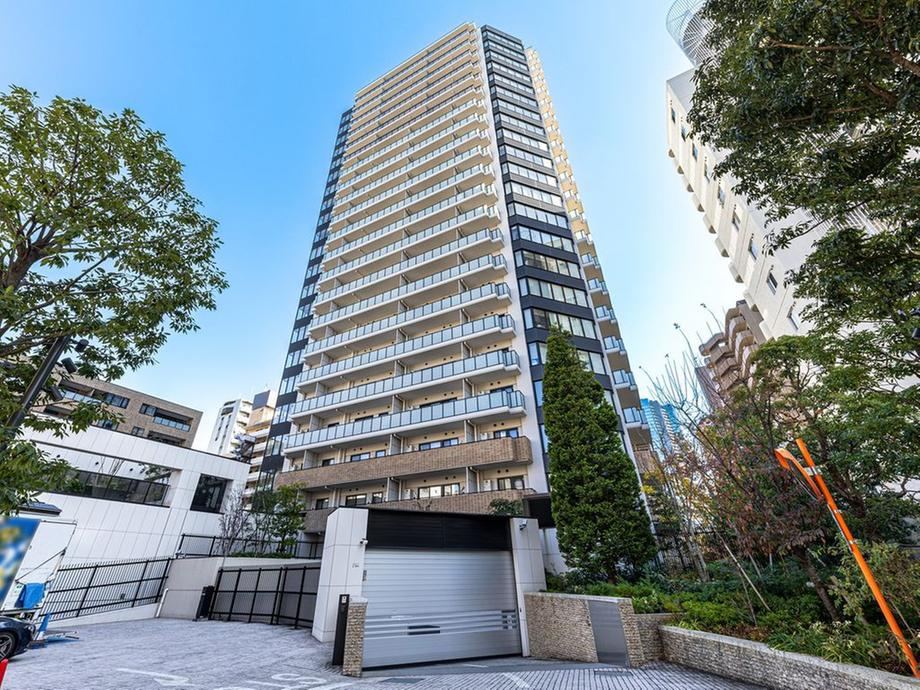 3LDK apartment in Minato Ward, Tokyo - Photo 1