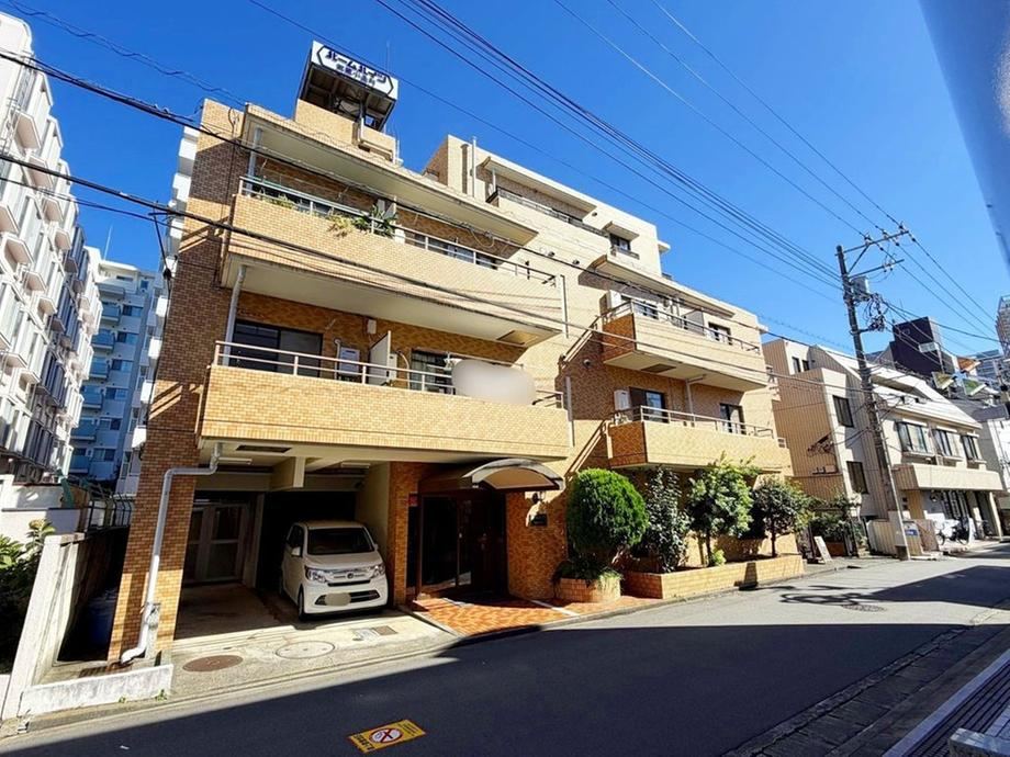 3LDK apartment in Koganei, Tokyo - Photo 1