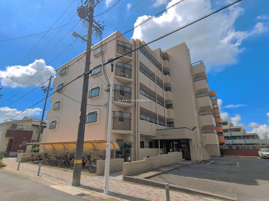 3LDK apartment in Minato Ward, Nagoya, Aichi - Photo 1