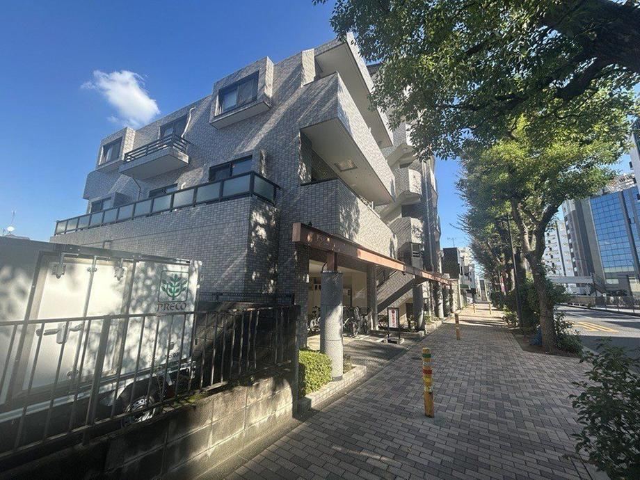 3LDK apartment in Meguro Ward, Tokyo - Photo 1