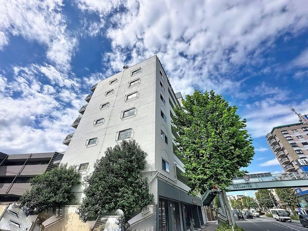 2LDK+S apartment in Nakano Ward, Tokyo - Photo 1
