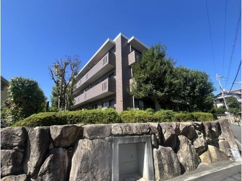 3LDK apartment in Toyonaka, Osaka - Photo 1