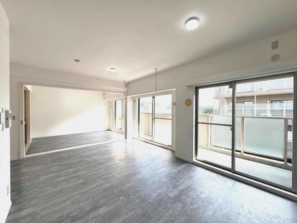 3LDK apartment in Nishinomiya, Hyogo - Photo 1