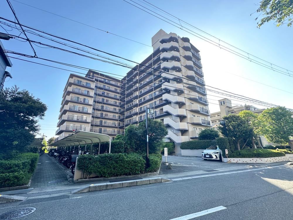 3LDK apartment in Itami, Hyogo - Photo 1