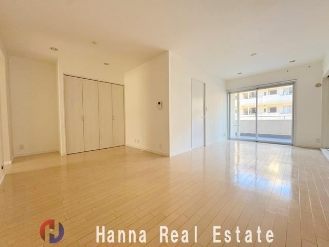 3LDK apartment in Isogo Ward, Yokohama, Kanagawa - Photo 1