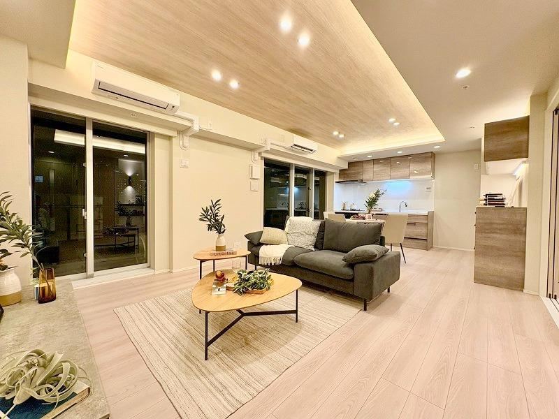 2LDK apartment in Minato Ward, Tokyo - Photo 1
