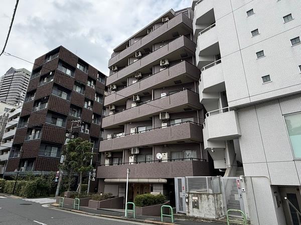 1LDK apartment in Minato Ward, Tokyo - Photo 1