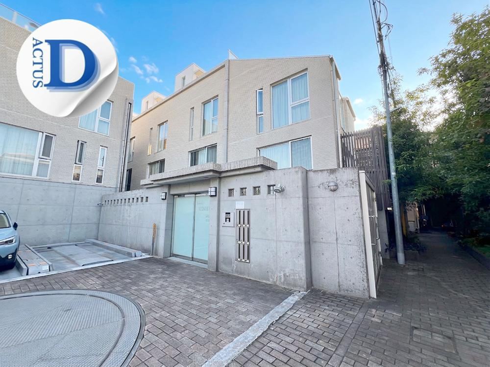 2LDK+S apartment in Suginami Ward, Tokyo - Photo 1